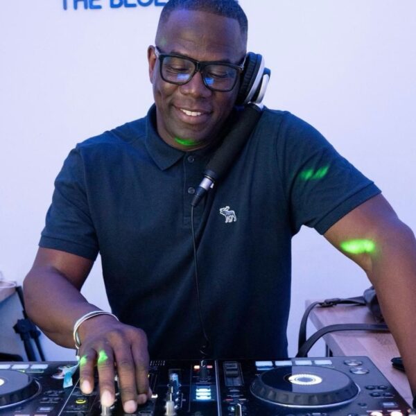 micheal-angol2-1215x1590